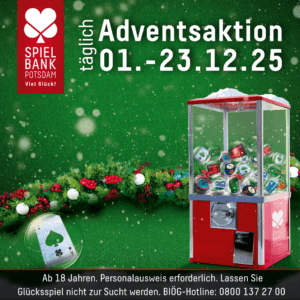 Zu sehen ist eine grüne Grafik zur Bewerbung der Adventsaktion. Abgebildet ist ein kleiner roter viereckiger Kugelautomat, gefüllt mit transparenten, mit Produkten der Spielbank gefüllten, Kugeln. Dahinter liegt eine geschmückte Tannengirlande.